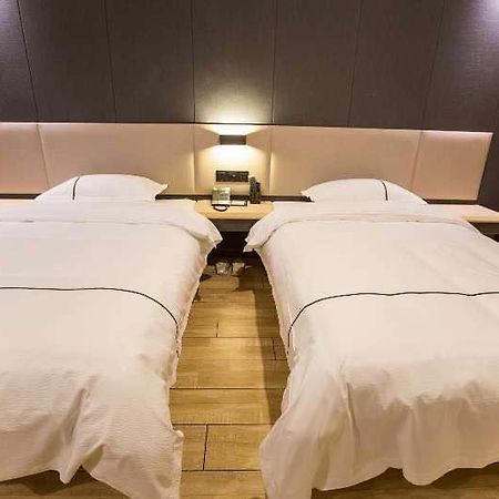 Thank Inn Plus Hotel Hebei Tangshan Road South District Train Station Esterno foto